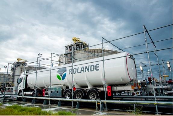 First LNG-fueled truck loads up at Gate