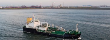 Shell bolsters LNG bunkering business, inks bunker barge deal