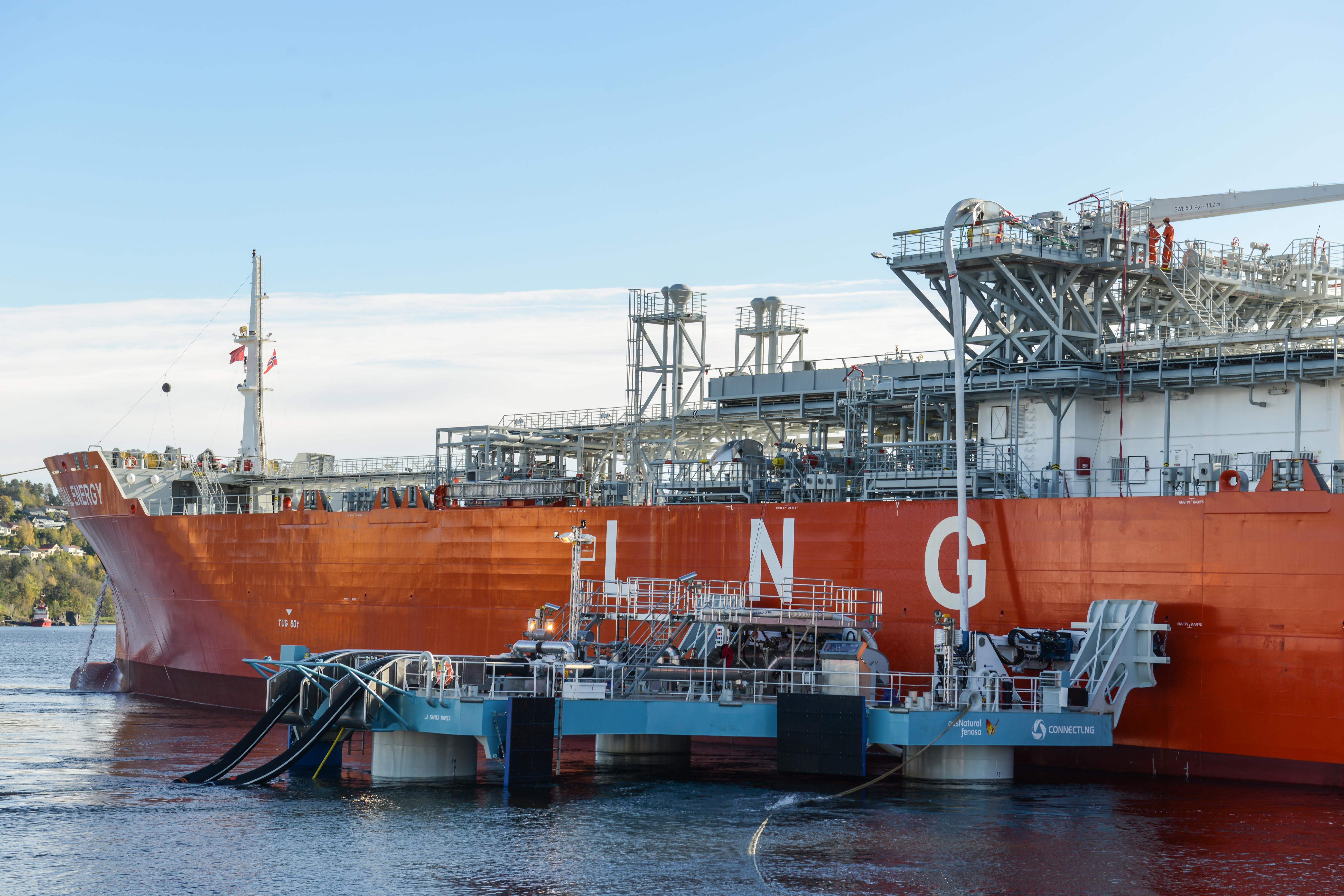 Connect LNG, GNF complete LNG transfer using UTS