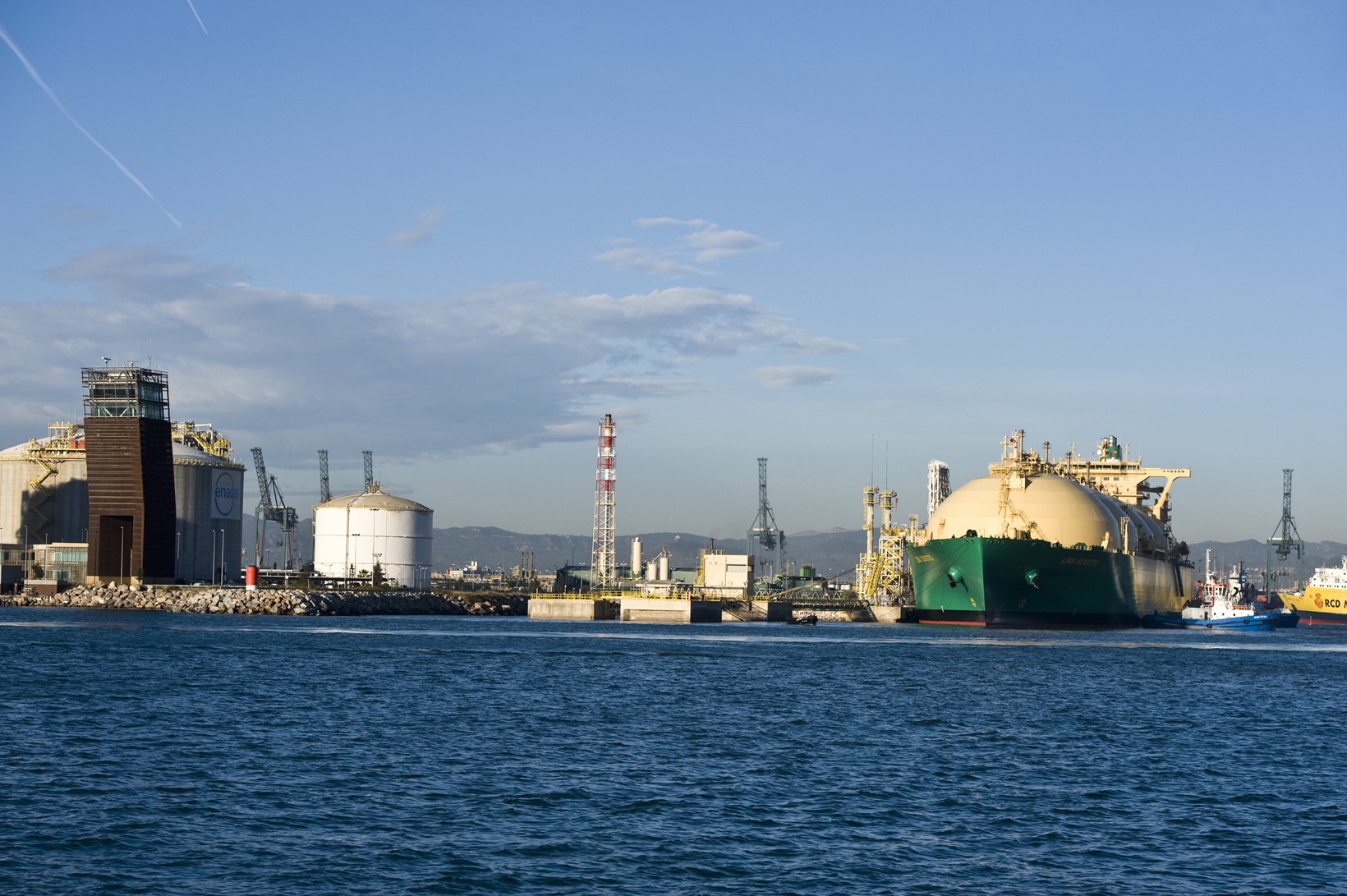 Gas Natural Fenosa income slides despite rising LNG sales