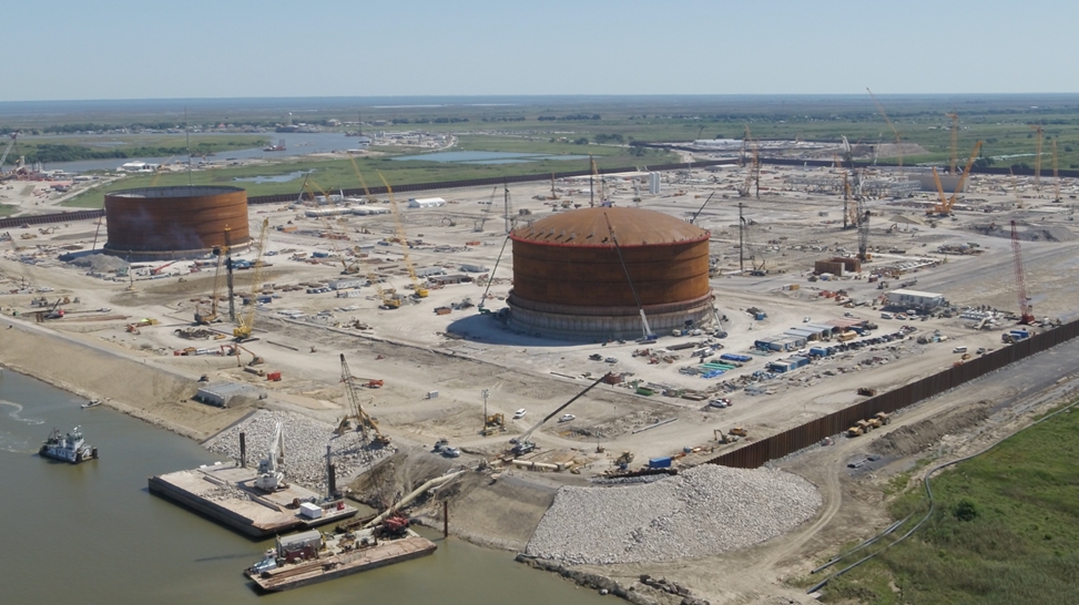 Venture Global lifts first Calcasieu Pass LNG tank roof