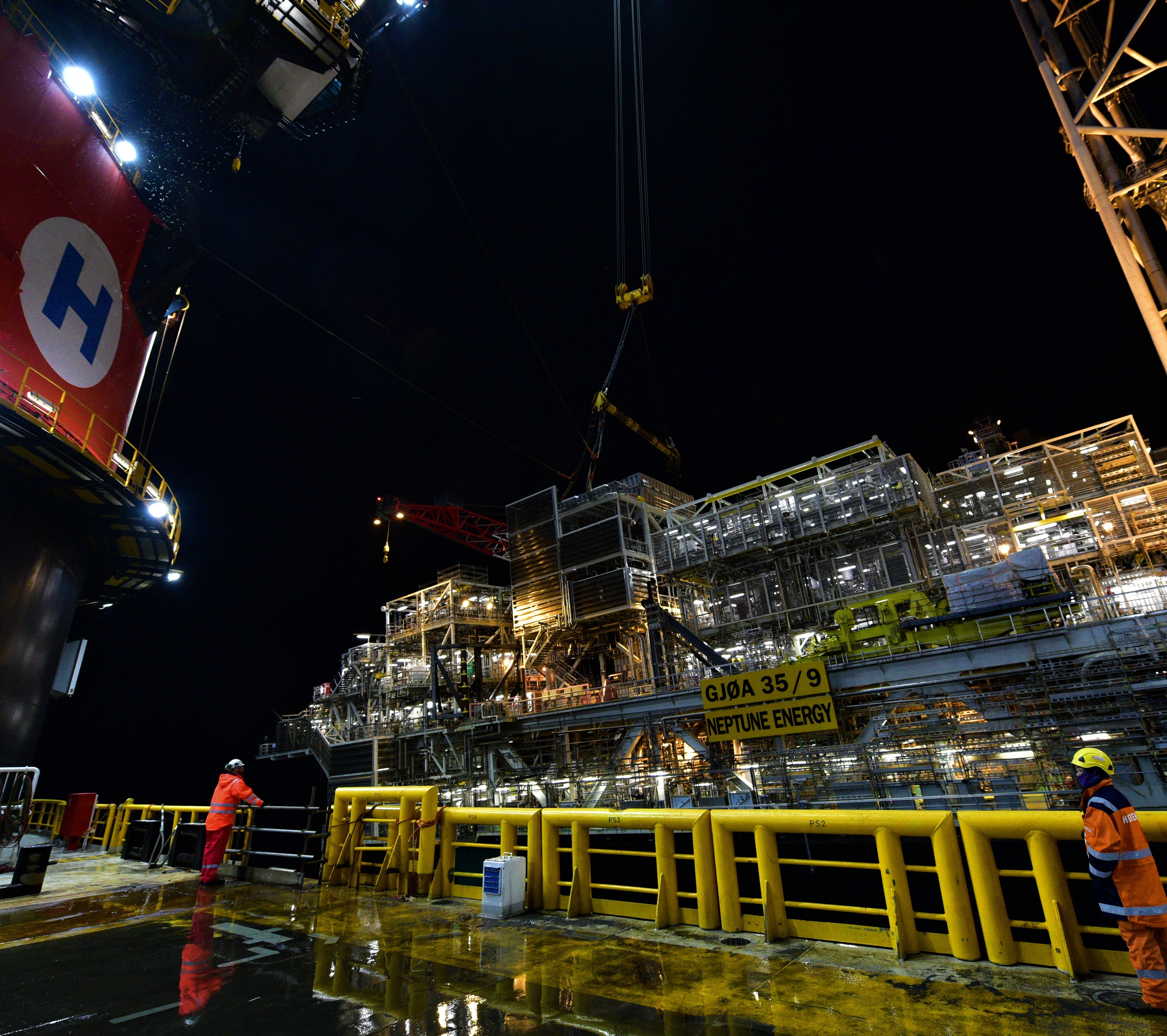 SSCV Sleipnir installs Nova module on Neptune’s North Sea platform