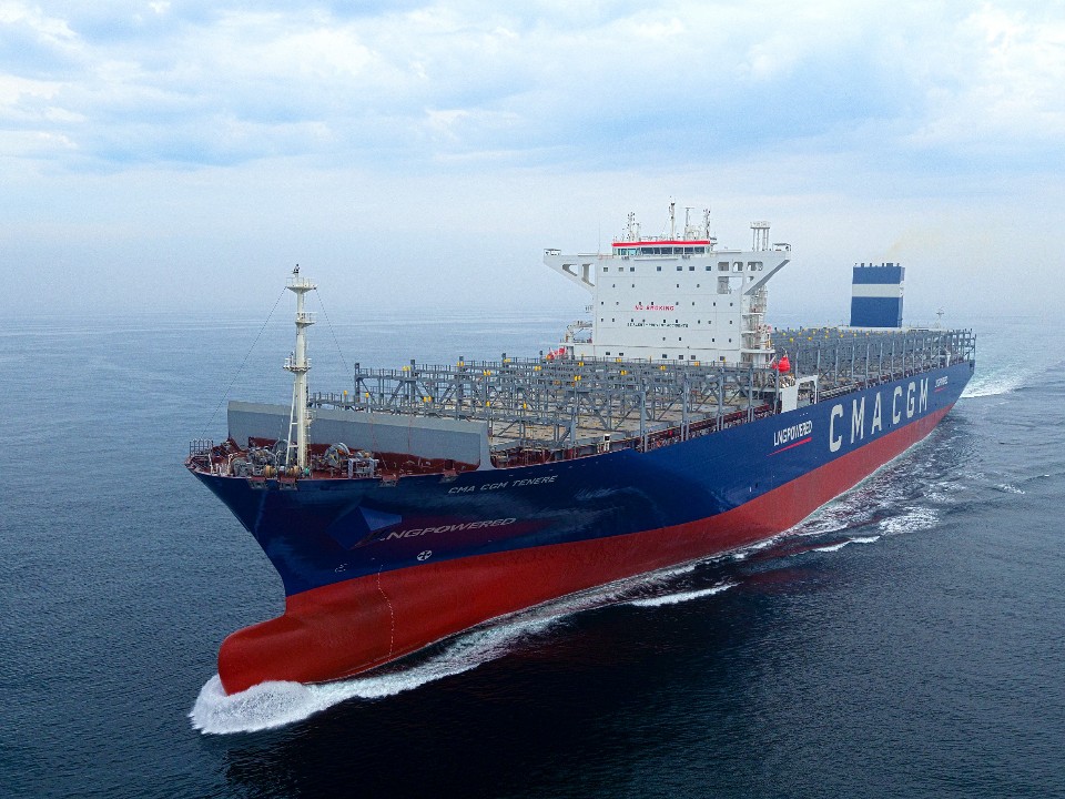 HHI build’s world’s first very large LNG-fueled boxship