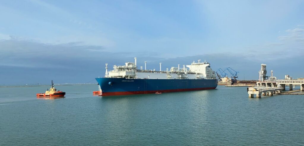 U.S. weekly LNG exports edge down